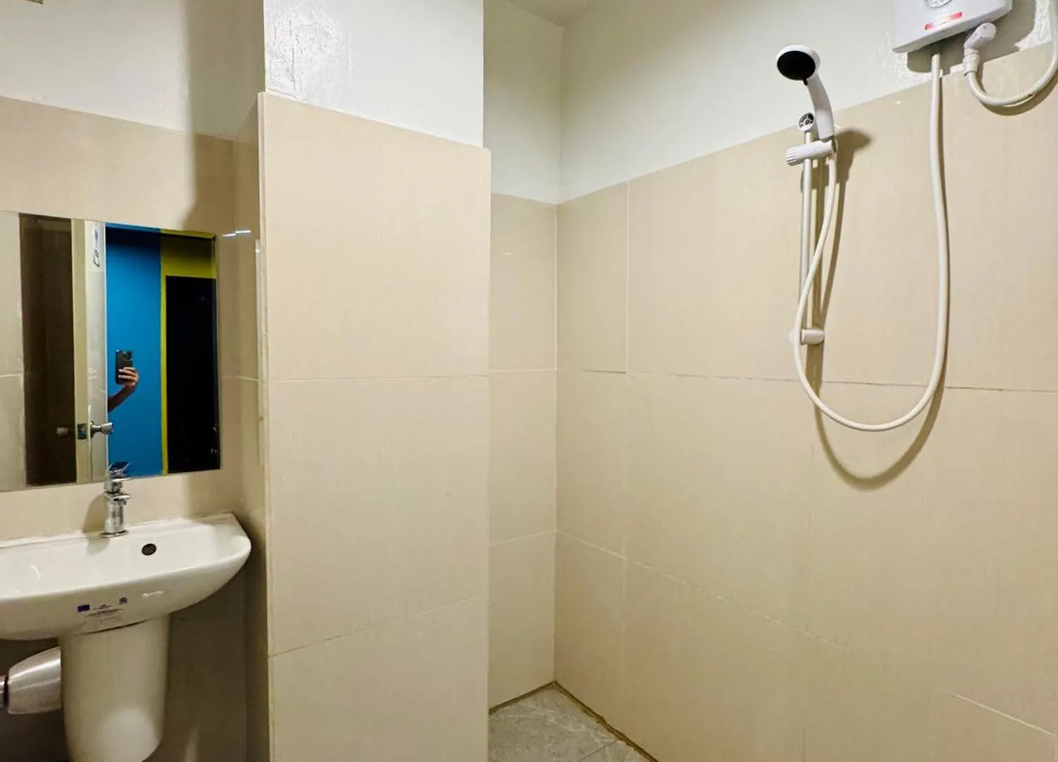 Cheese Hostel Manila Makati City Philippines